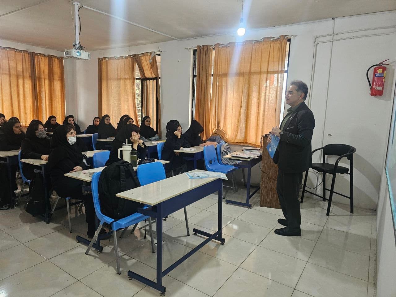 دبیرستان متوسطه دوم دخترانه غیر دولتی آفرینش