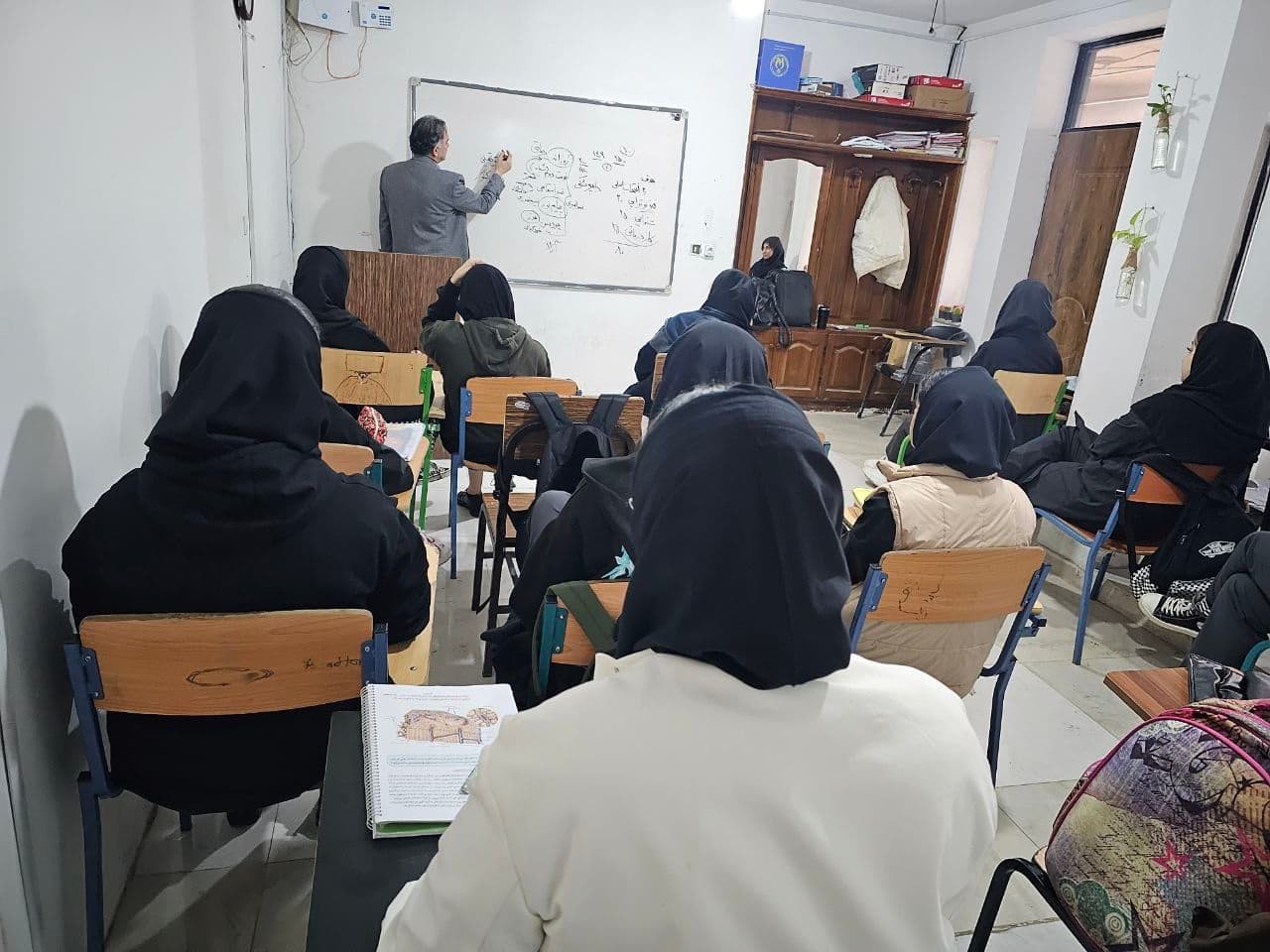 دبیرستان متوسطه دوم دخترانه غیر دولتی آفرینش