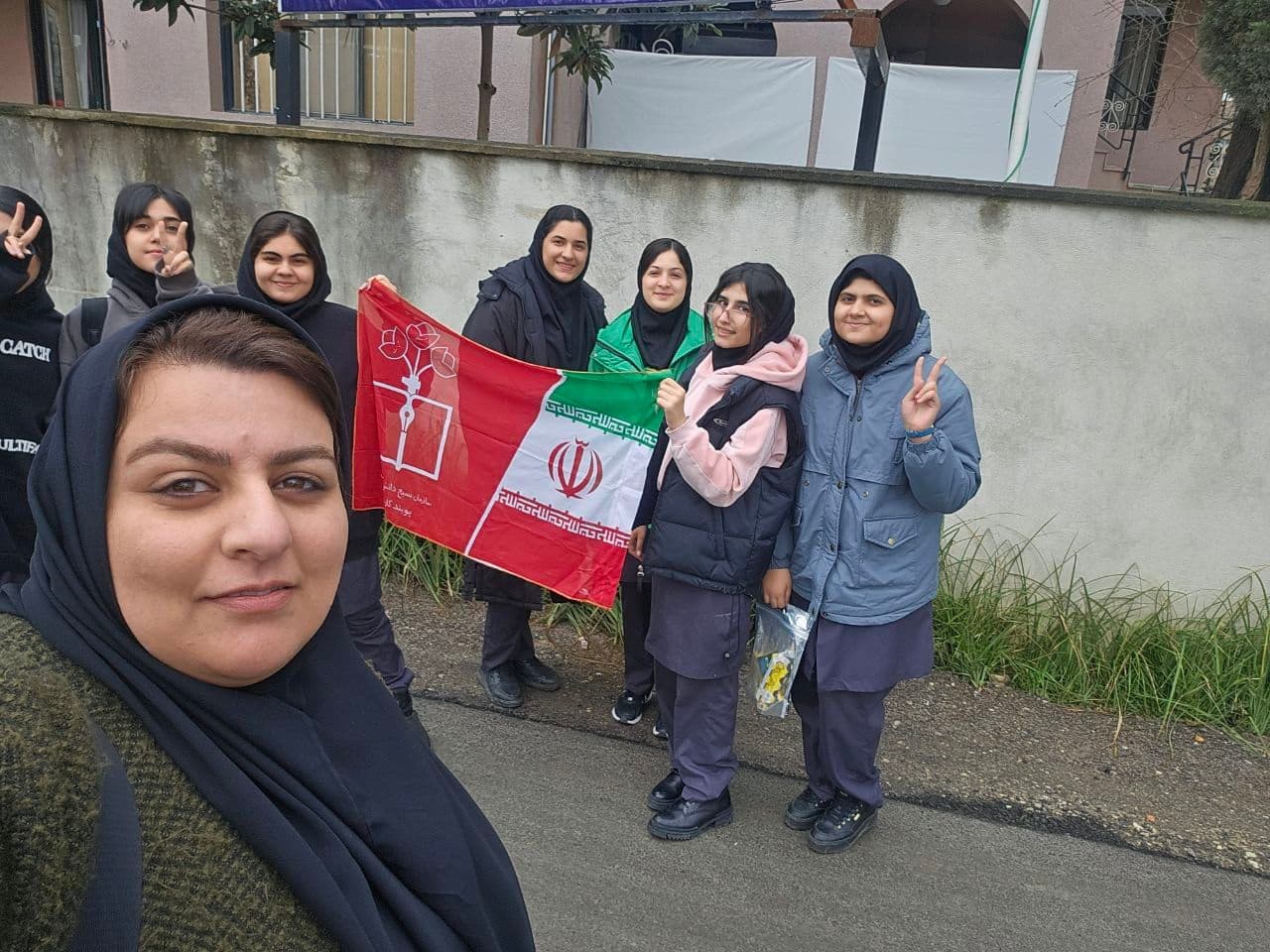 دبیرستان متوسطه دوم دخترانه غیر دولتی آفرینش