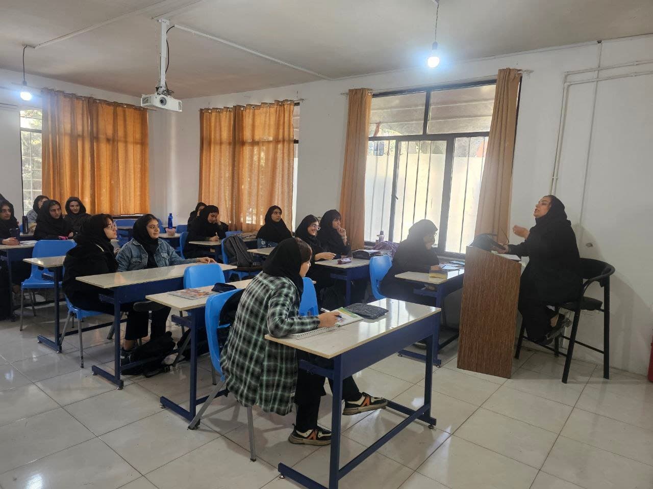 دبیرستان متوسطه دوم دخترانه غیر دولتی آفرینش